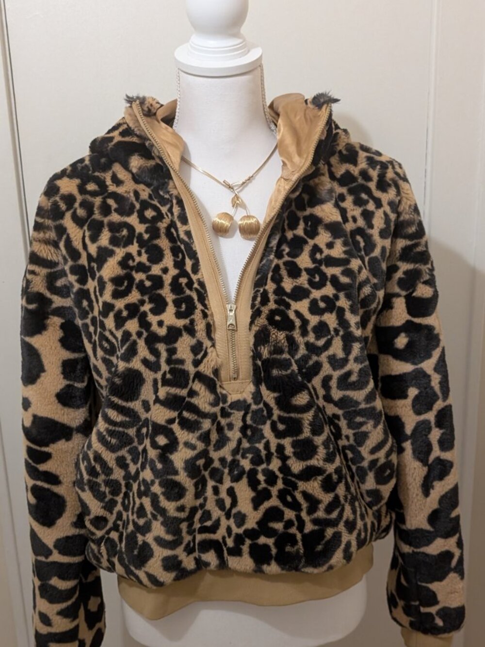 Nike Air Jordan LUXURY Women's 1/2 Zip Faux Jacket Standard Size Animal Print - Picture 4 of 9